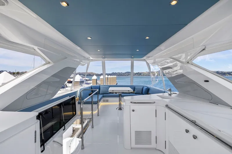 Slide: The Image of Luxuriöser Innenraum einer Cruisers Yachts 57 Fly von 2026 mit modernem Design und Panoramablick. - 31