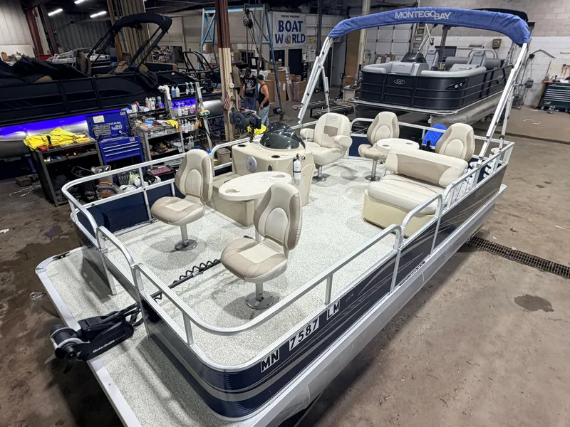 The Image of Montego Bay 8518 4-PT & 40HP Honda 4Stroke 2017 - 1