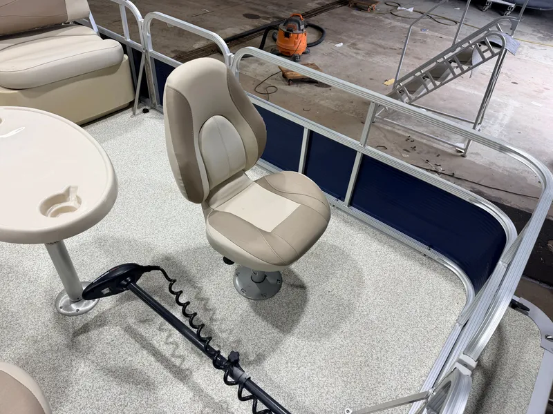 Slide: The Image of Montego Bay 8518 4-PT & 40HP Honda 4Stroke 2017 - 15