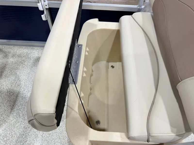 Slide: The Image of Montego Bay 8518 4-PT & 40HP Honda 4Stroke 2017 - 36