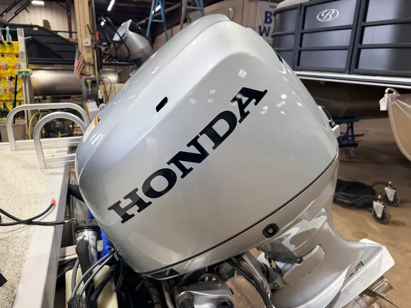 Slide: The Image of Montego Bay 8518 4-PT & 40HP Honda 4Stroke 2017 - 58