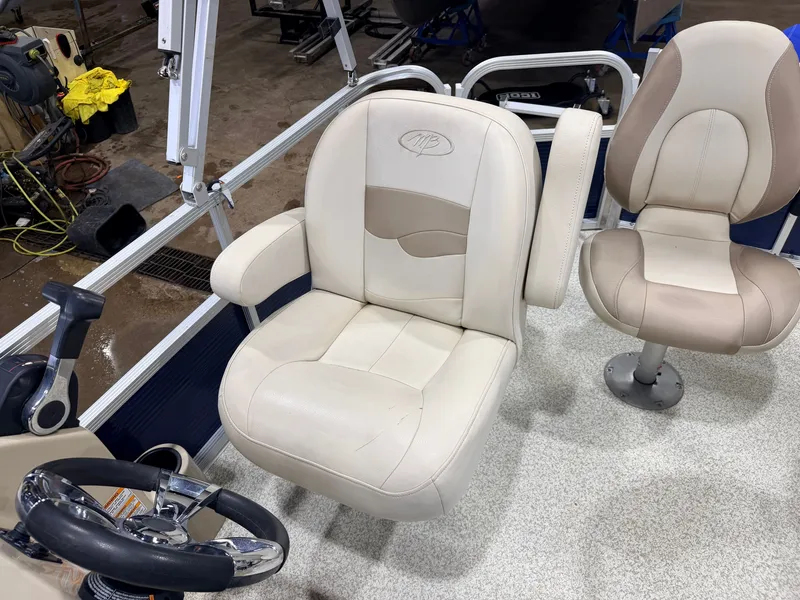 Slide: The Image of Montego Bay 8518 4-PT & 40HP Honda 4Stroke 2017 - 28
