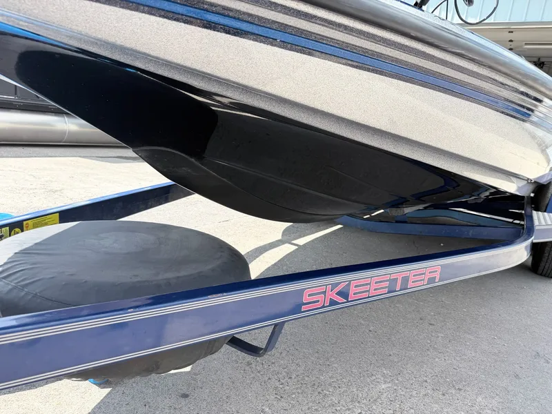 Slide: The Image of Skeeter ZX200 2007 - 27