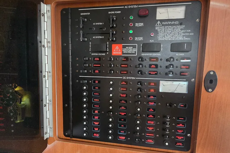 Slide: The Image of Electrical control panel on a 2000 Four Winns 328 Vista boat. - 29