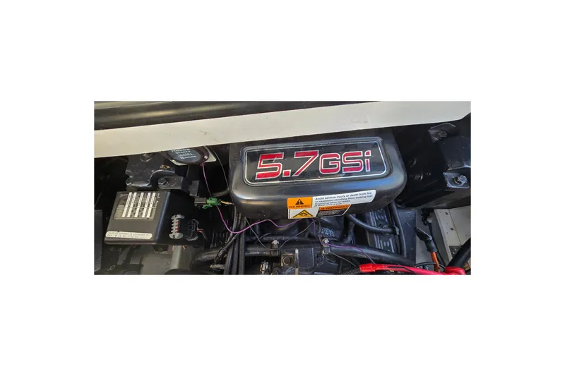Slide: The Image of Engine compartment of a 2000 Four Winns 328 Vista with 5.7 GSi engine. - 34