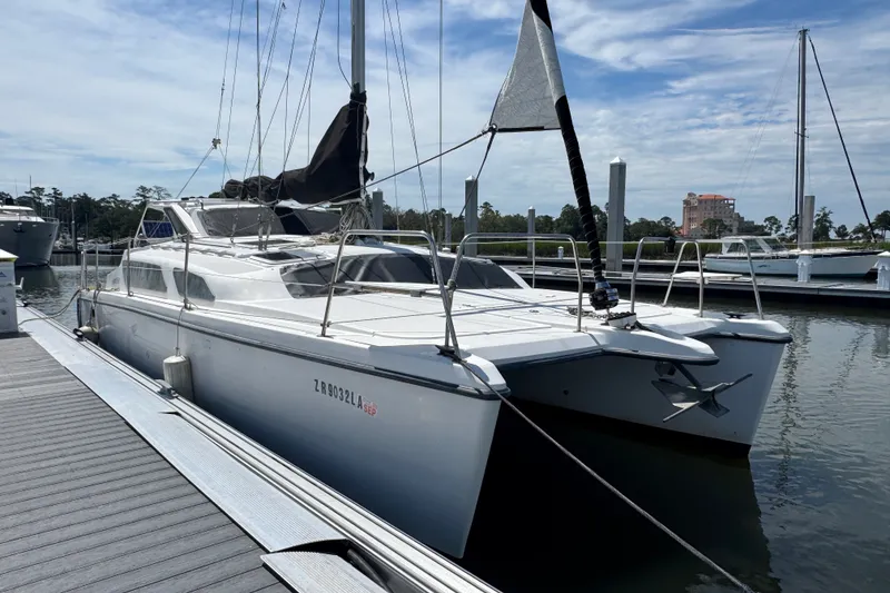 Slide: The Image of 2007 Gemini 105 MC catamaran docked at a marina under a clear sky. - 4