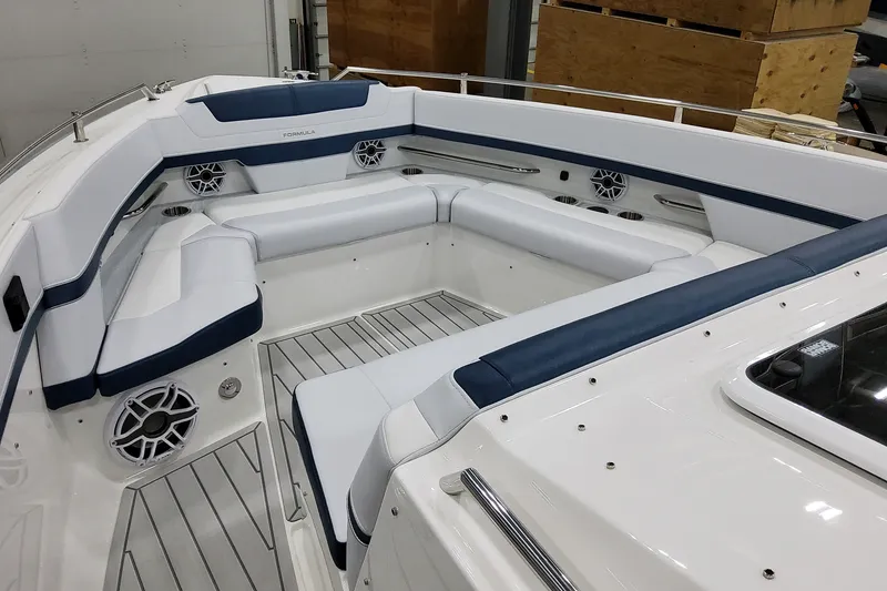 Slide: The Image of Luxurious seating area on 2027 Formula 400 Super Sport Crossover boat. - 9