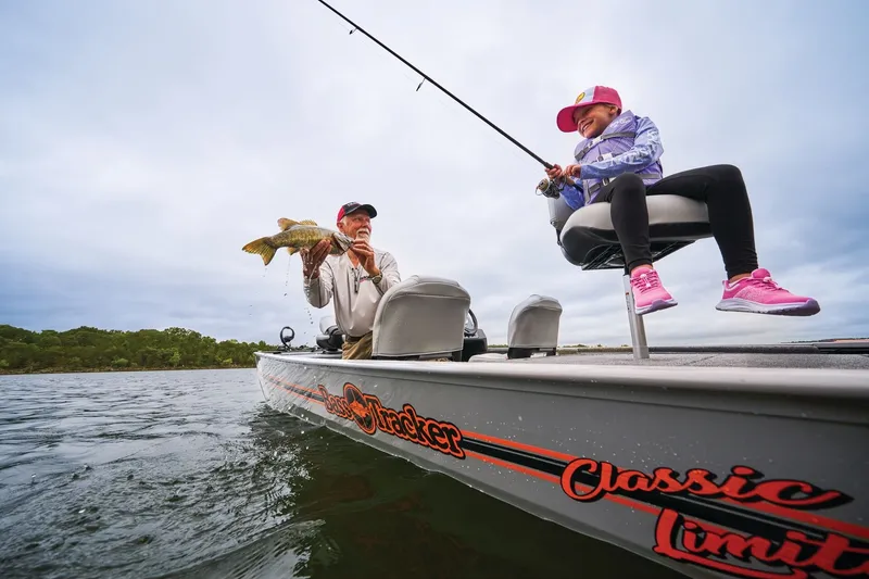 Slide: The Image of Tracker Bass Tracker Classic Limited 2027 - 23