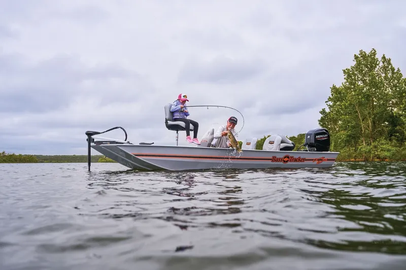 Slide: The Image of Tracker Bass Tracker Classic Limited 2027 - 20