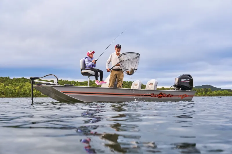 Slide: The Image of Tracker Bass Tracker Classic Limited 2027 - 31