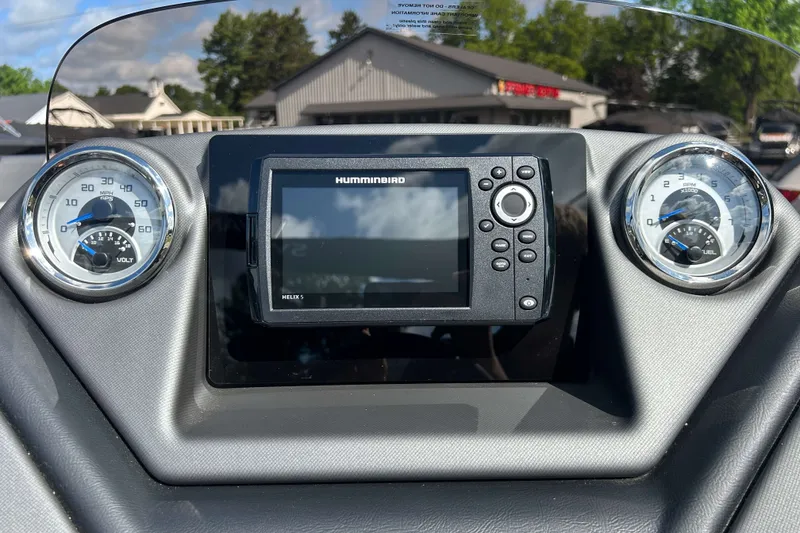 Slide: The Image of Dashboard of 2026 Sylvan L3 LZ Tritoon with Humminbird Helix 5 display. - 16