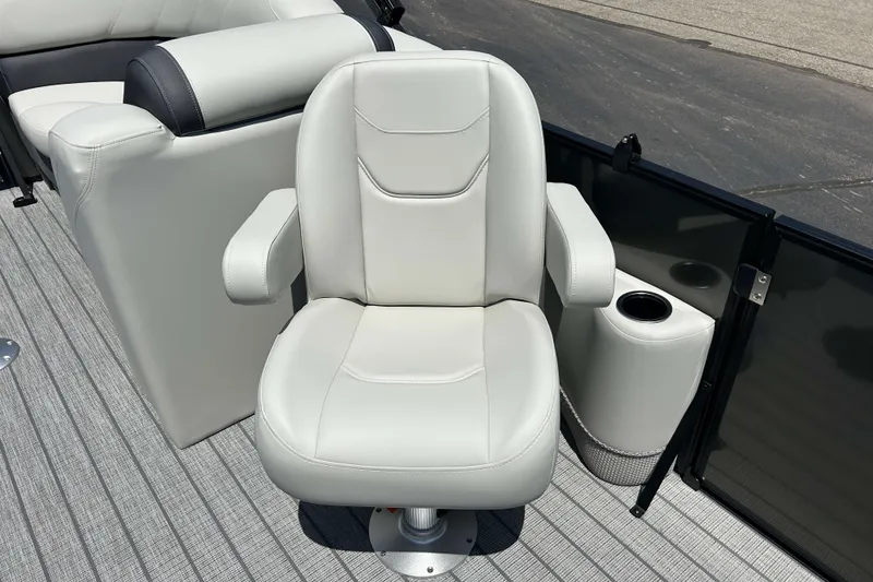 Slide: The Image of Captain's chair on 2026 Sylvan Mirage 820 LZ pontoon boat deck. - 5