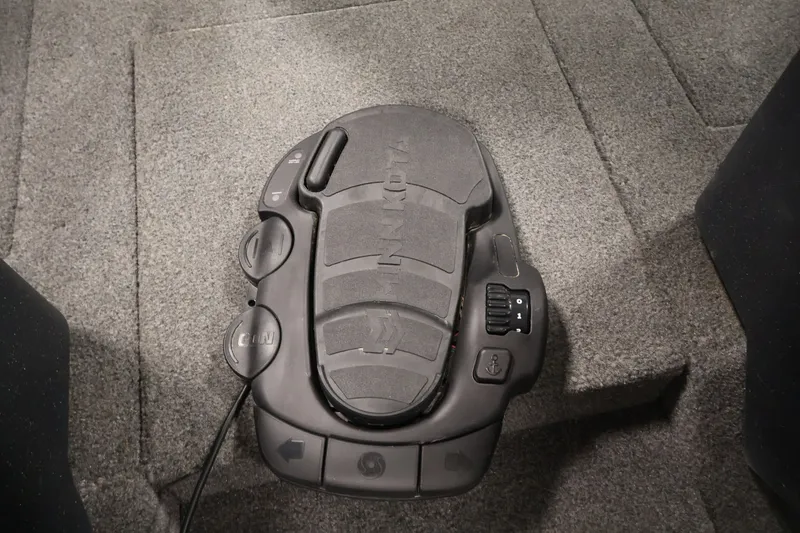 Slide: The Image of Foot pedal control on 2025 Tracker Targa 18 WT boat, featuring Minn Kota branding. - 41