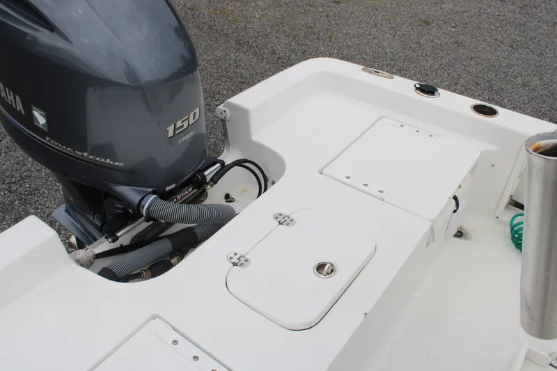 Slide: The Image of 2018 Sea Hunt BX21 boat with Yamaha 150 engine, rear deck view. - 22