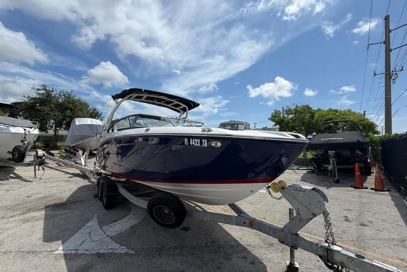 The Image of 2025 Yamaha 252 SD boat on trailer under a clear blue sky. - 1