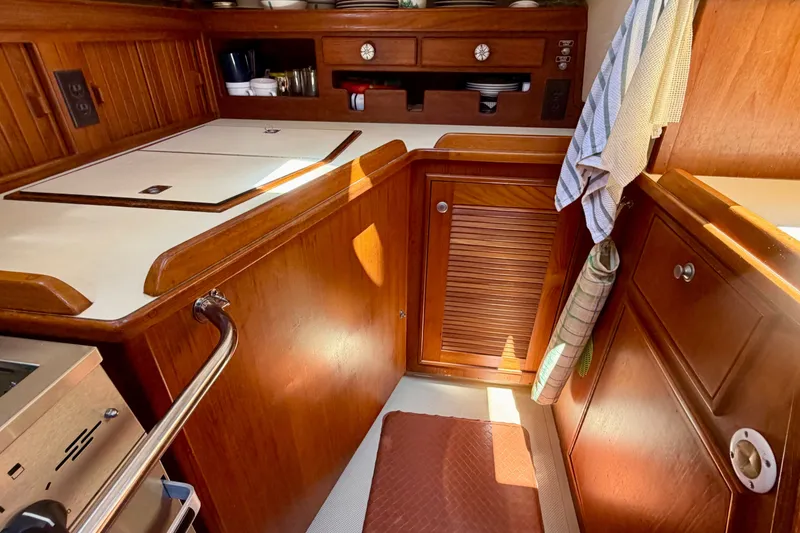 Slide: The Image of 1995 Island Packet 40’ “DREAM CATCHER” Offered by Northstar Yacht Sales - Please Contact: Chris Carney, CPYB at 401-633-2070 - 20