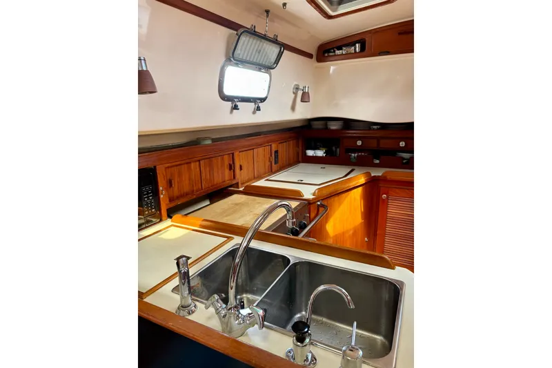 Slide: The Image of 1995 Island Packet 40’ “DREAM CATCHER” Offered by Northstar Yacht Sales - Please Contact: Chris Carney, CPYB at 401-633-2070 - 21