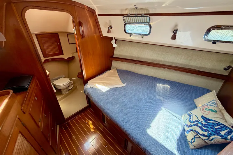 Slide: The Image of 1995 Island Packet 40’ “DREAM CATCHER” Offered by Northstar Yacht Sales - Please Contact: Chris Carney, CPYB at 401-633-2070 - 34