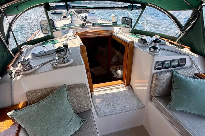 Slide: The Image of 1995 Island Packet 40’ “DREAM CATCHER” Offered by Northstar Yacht Sales - Please Contact: Chris Carney, CPYB at 401-633-2070 - 9