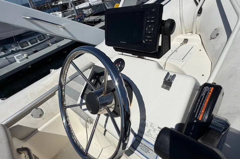 Slide: The Image of Steering wheel and navigation system on 2000 Bayliner 4788 Pilot House Motoryacht. - 14