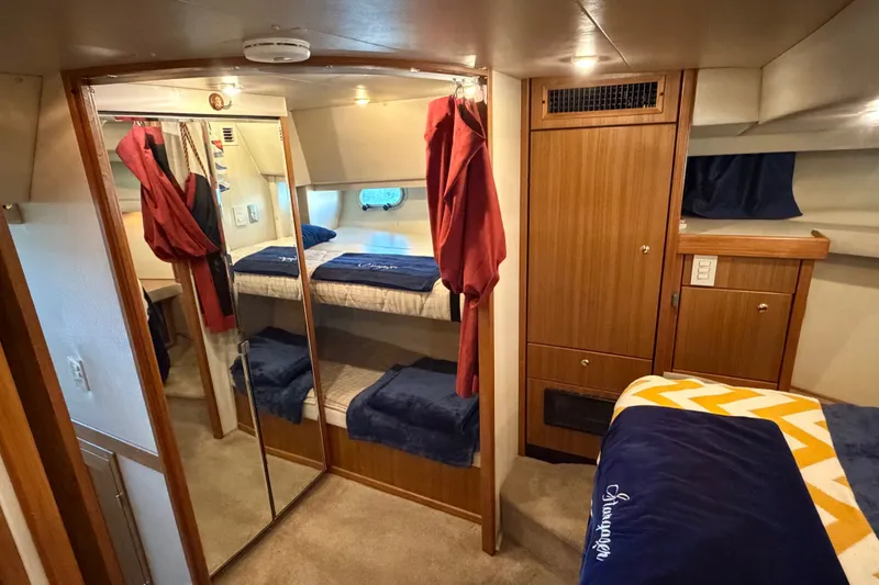 Slide: The Image of Interior of 2000 Bayliner 4788 Pilot House Motoryacht with cozy cabin and mirrored closet. - 49