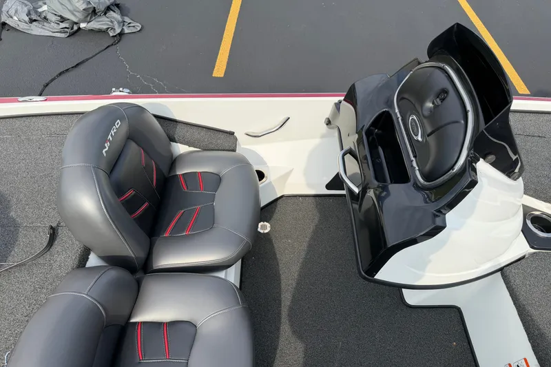 Slide: The Image of Nitro Z18 2016 boat interior with dual seats and steering console. - 20