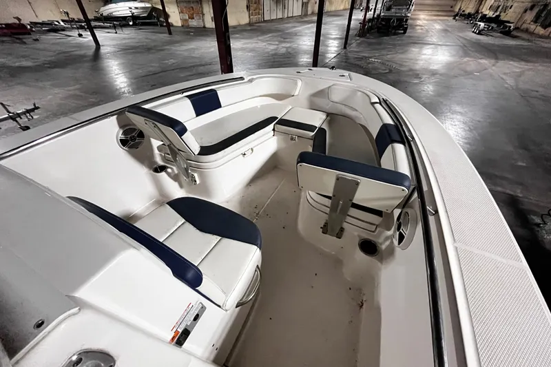 Slide: The Image of 2020 Robalo R200 Center Console boat interior with white and navy seating. - 9