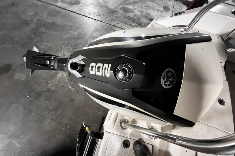 Slide: The Image of Overhead view of a 2020 Robalo R200 Center Console boat engine. - 21