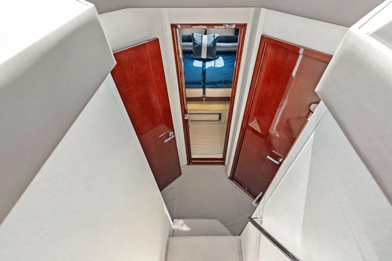 Slide: The Image of Sea Ray Fly 460 2018 - 60