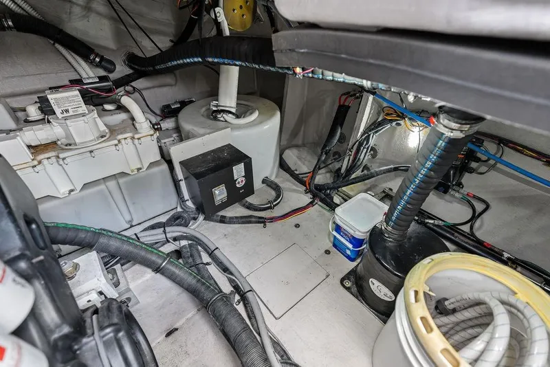 Slide: The Image of Sea Ray Fly 460 2018 - 84