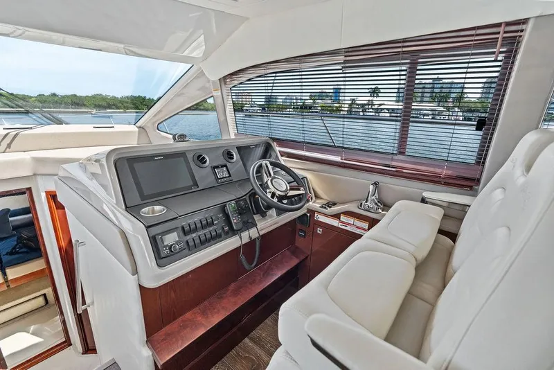 Slide: The Image of Sea Ray Fly 460 2018 - 54