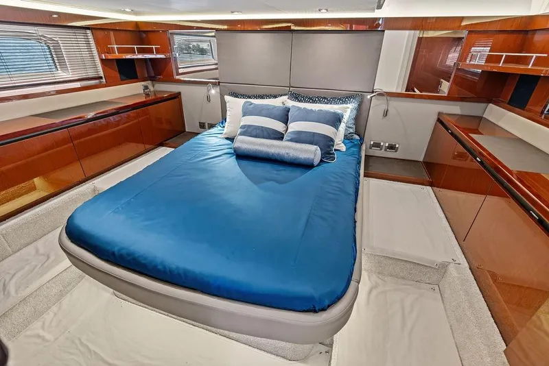 Slide: The Image of Sea Ray Fly 460 2018 - 66
