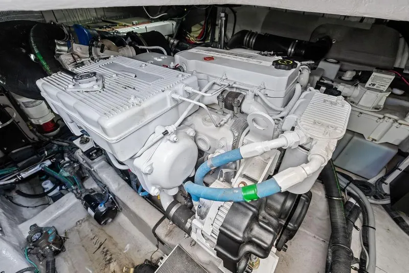 Slide: The Image of Sea Ray Fly 460 2018 - 81