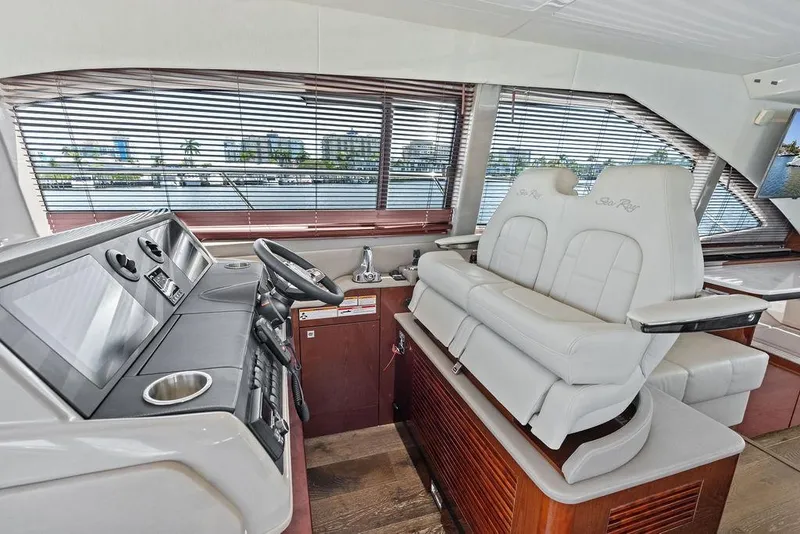 Slide: The Image of Sea Ray Fly 460 2018 - 55