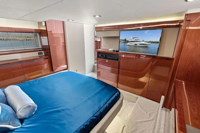 Slide: The Image of Sea Ray Fly 460 2018 - 71