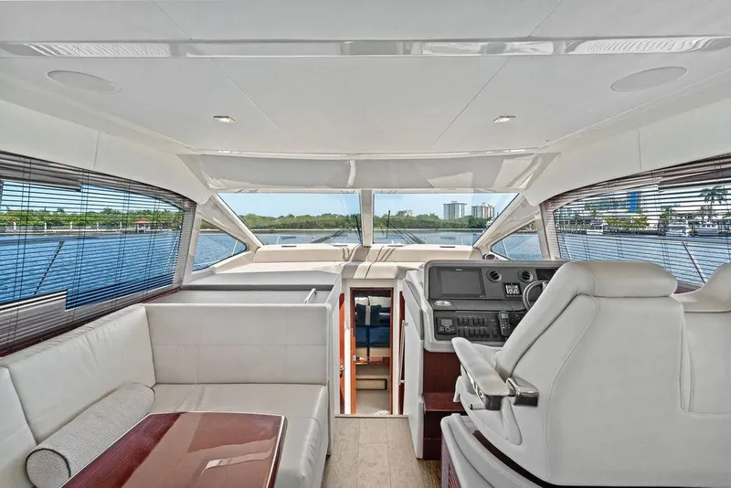 Slide: The Image of Sea Ray Fly 460 2018 - 53