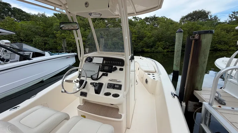 Slide: The Image of Grady-White 251 COASTAL EXPLORER 2015 - 16
