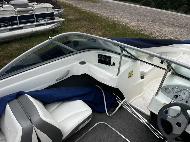 Slide: The Image of Bayliner 175 Bowrider 2009 - 14