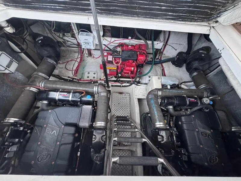 Slide: The Image of The engine room of a 2001 Maxum 3500 SCR shows two large engines and various cables. - 22