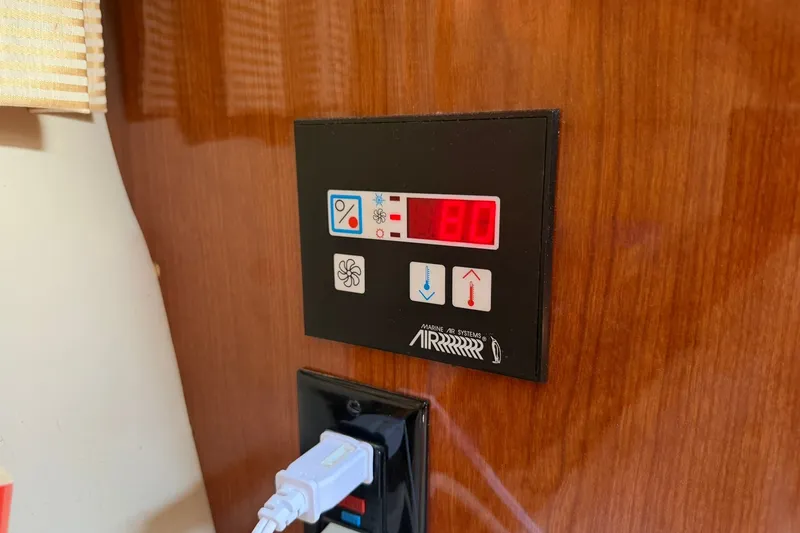 Slide: The Image of Control panel on 2006 Regal 3360 Window Express boat, displaying temperature settings. - 35