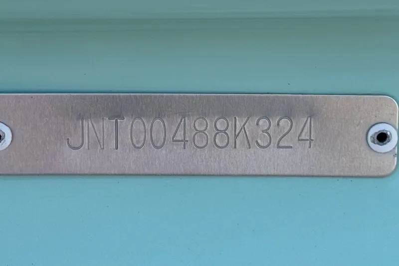Slide: The Image of 2024 NauticStar 211 Hybrid boat identification plate with serial number JNT00488K324. - 36