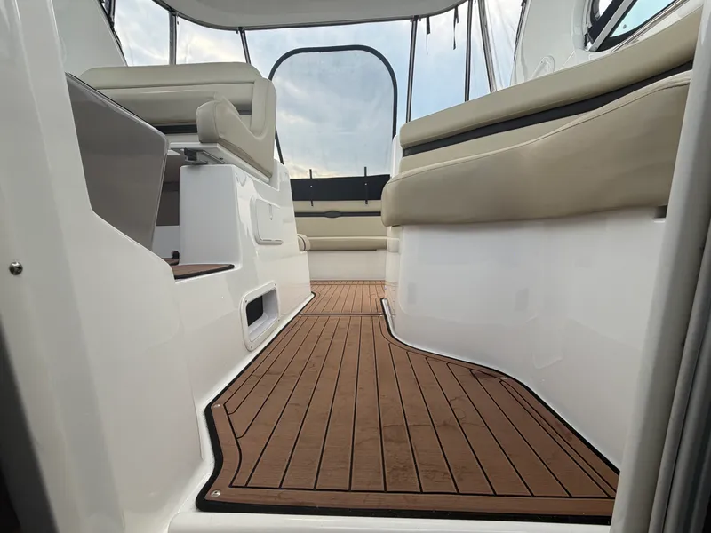 Slide: The Image of Rinker 370 EX 2019 - 33