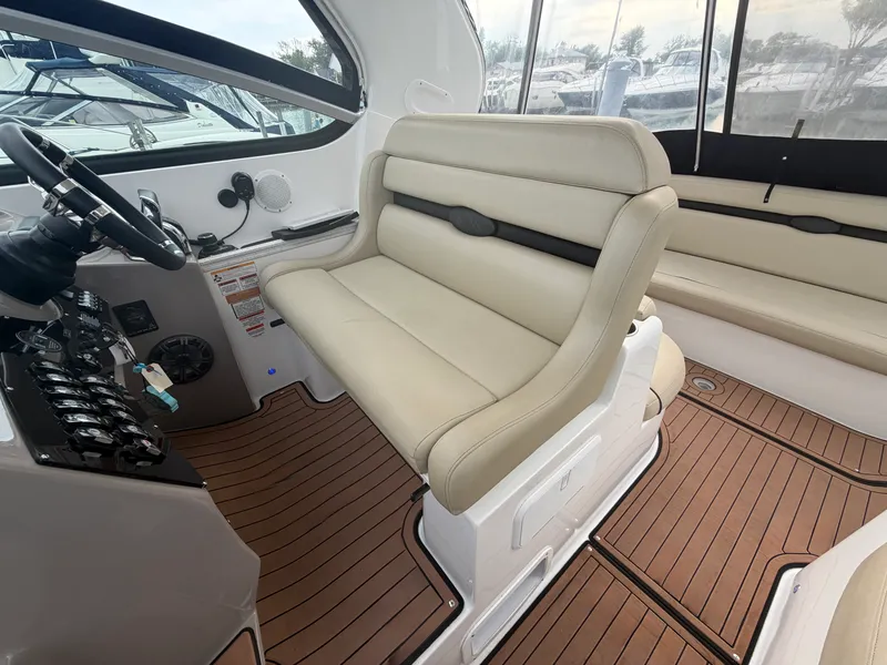 Slide: The Image of Rinker 370 EX 2019 - 10