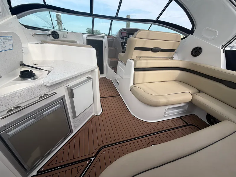 Slide: The Image of Rinker 370 EX 2019 - 7