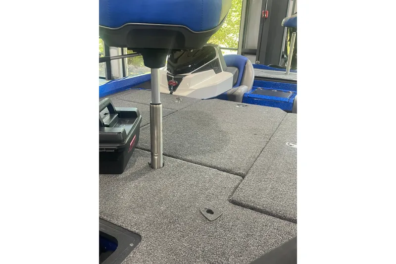 Slide: The Image of 2021 Ranger Z518 boat interior with blue seating and carpeted deck. - 4
