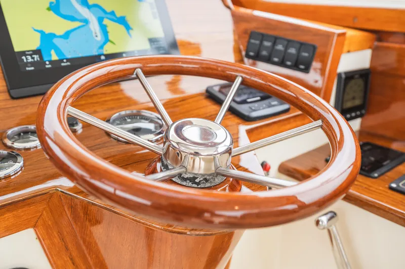 Slide: The Image of Steering wheel of 2000 Hinckley Picnic Boat 36 Classic with navigation display. - 34