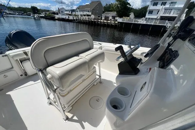 Slide: The Image of 2004 Wellcraft 252 Fisherman boat interior with helm, seating, and waterfront view. - 5