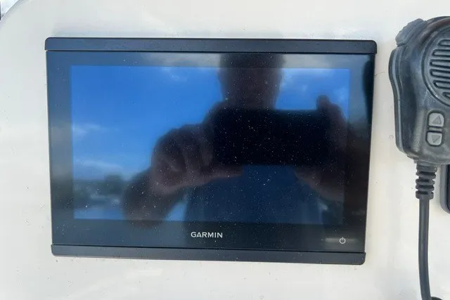 Slide: The Image of Garmin display and microphone on 2004 Wellcraft 252 Fisherman boat dashboard. - 6