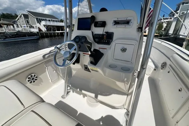 Slide: The Image of 2004 Wellcraft 252 Fisherman boat interior with steering wheel and control panel. - 3