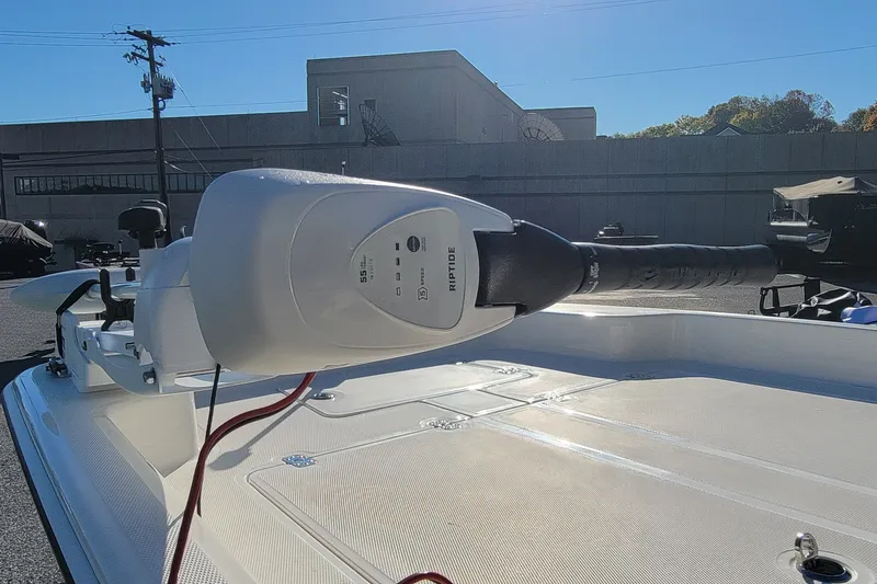 Slide: The Image of 2027 Mako Pro Skiff 17 CC boat with Riptide trolling motor on deck. - 6
